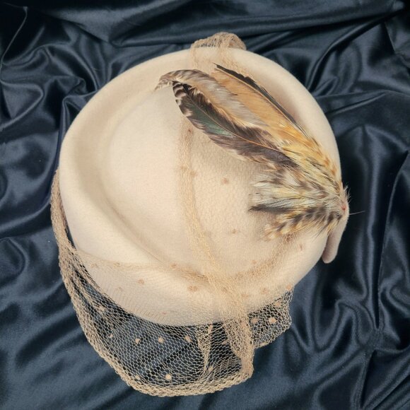 Vintage Bollman Pillbox Hat Doeskin Felt 100% Wool Feathers Beige USA Made Vtg - Picture 16 of 16